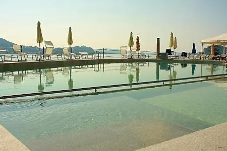 Sleeps 3 Pool Wifi * Meina